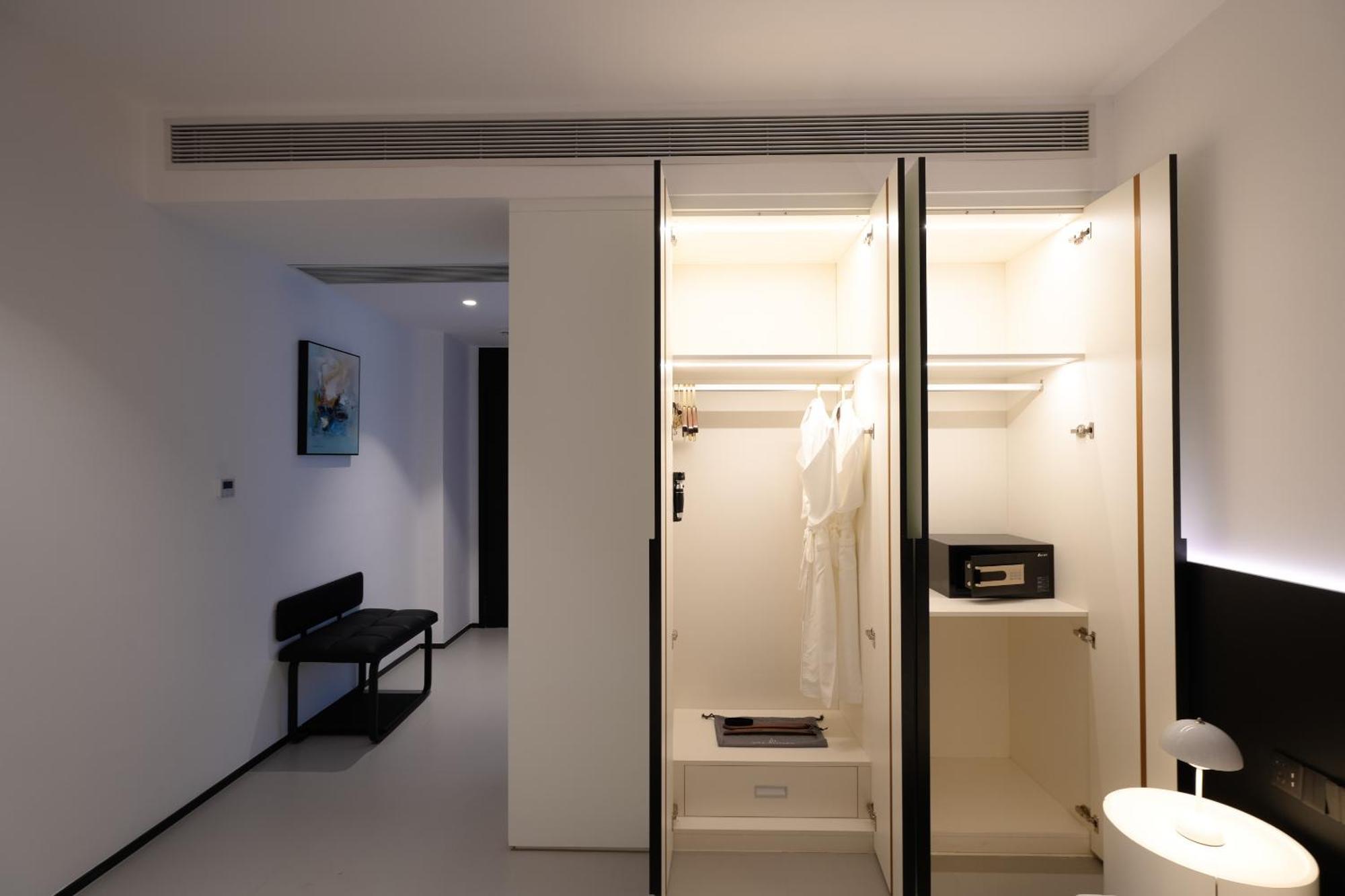 One Riviera Hotel And Residences Ban Souanmone Exterior photo