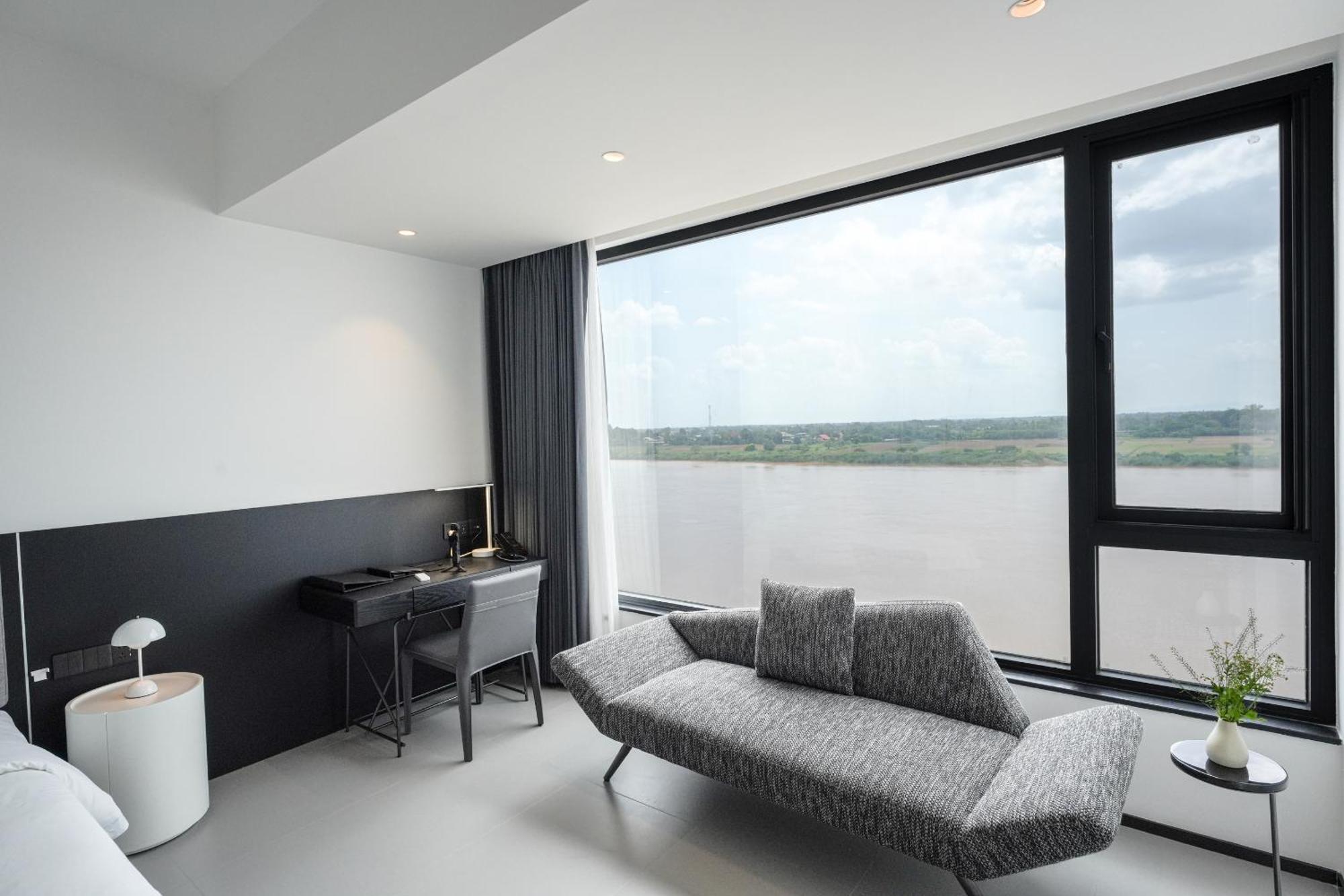 One Riviera Hotel And Residences Ban Souanmone Exterior photo