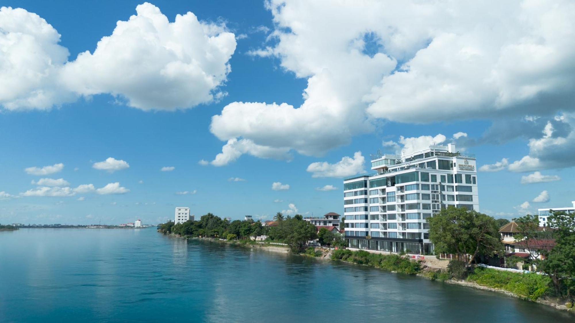 One Riviera Hotel And Residences Ban Souanmone Exterior photo